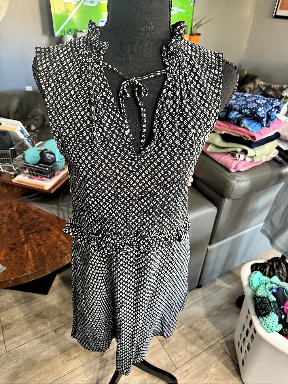 Geometric Mini in Black & White Like New